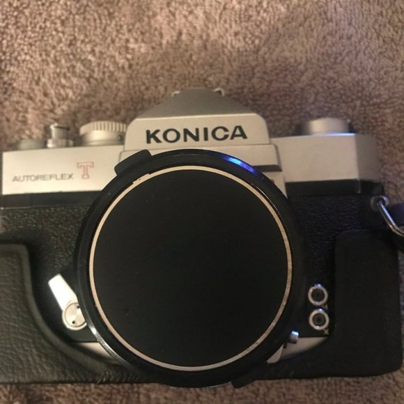 Konica autoflex T camera with lens case and flash